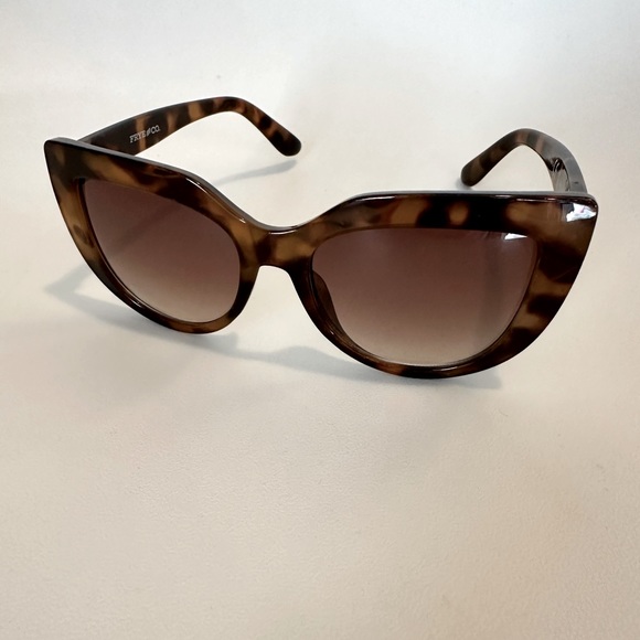 Frye and Co Sunglasses - Picture 4 of 16
